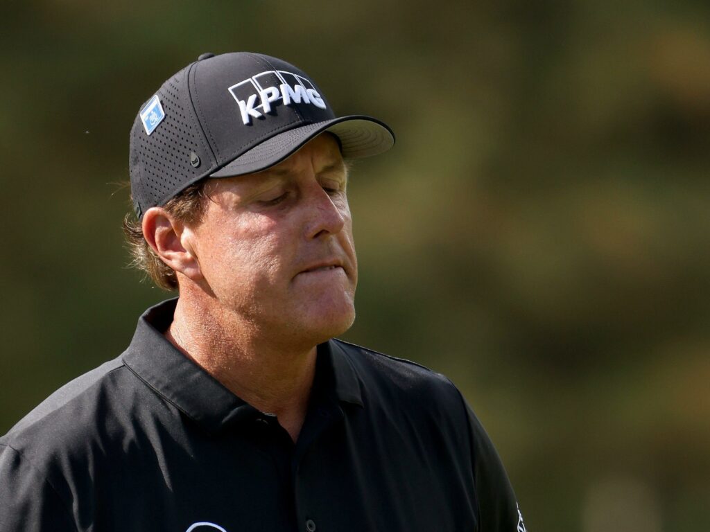 phill mickelson withdraws form PGA