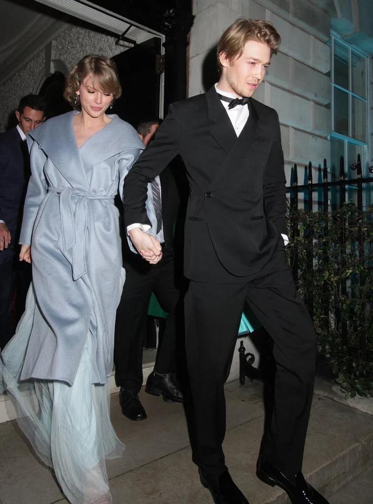 Joe Alwyn and Taylor Swift Have a "love Story"! PDA Photographs of Couple Holding Hands in Public Sight Are Rare!