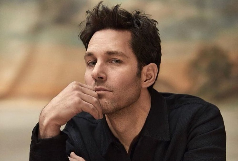 After Classmates Refused to Sign the Yearbook, Paul Rudd Made Friends with A Kid from A Local Middle School!