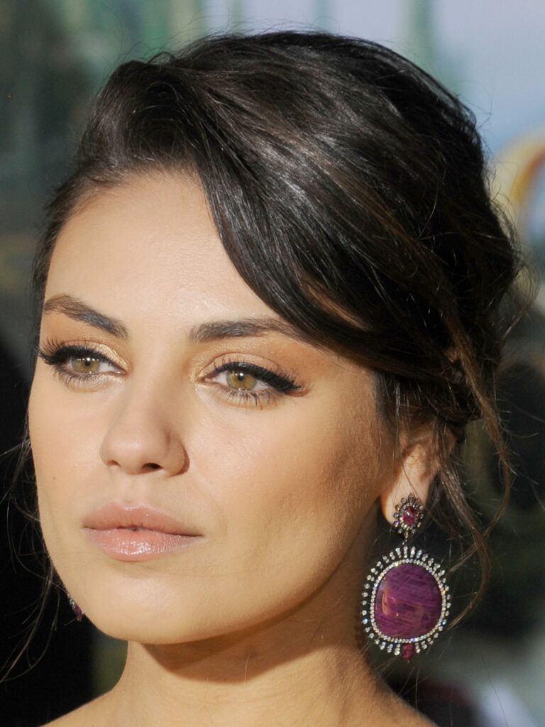 Mila Kunis Exudes Attractiveness and Appears to Be Faultless. when She Doesn't Wear the Makeup !