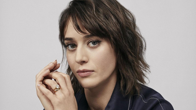 who is lizzy caplan 