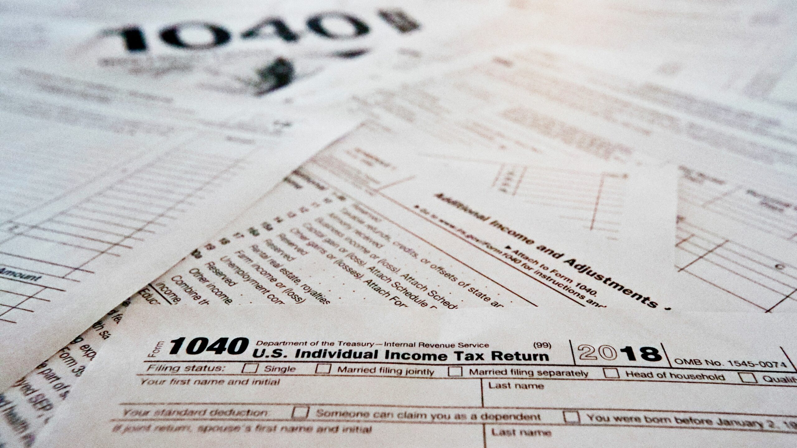 A New Jersey Lady Supported A Burglar In Stealing $565,000 In Tax Refund Cheques!